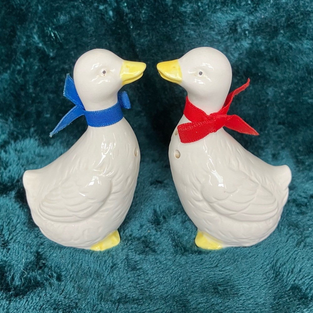Vintage Cottagecore Ceramic Pair of Country Duck Geese Salt and Pepper Shakers